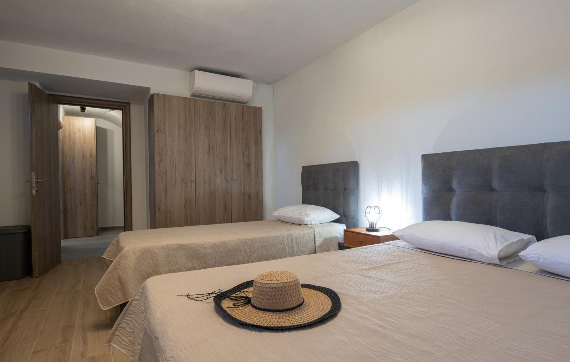 The Black Pearl Villas Kalamitsi  Exterior photo